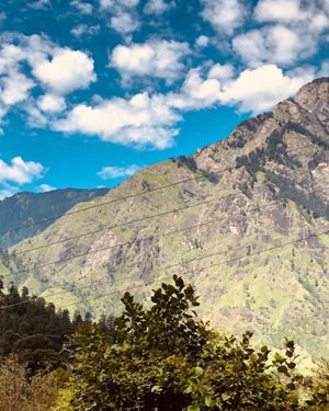 tall standing peaks of Parvati Valley