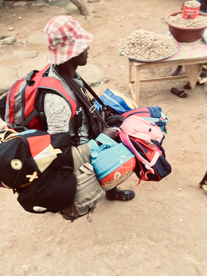Bag seller in Africa Home District Abidjan