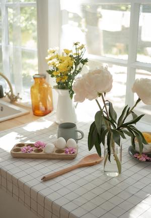 Kitchen table with flowers