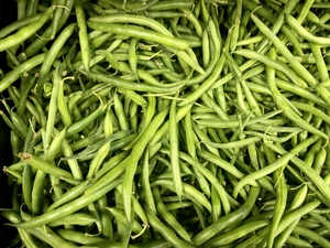 bulk green beans at the market
