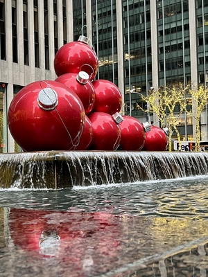 Outdoor Christmas decorations on a New York square